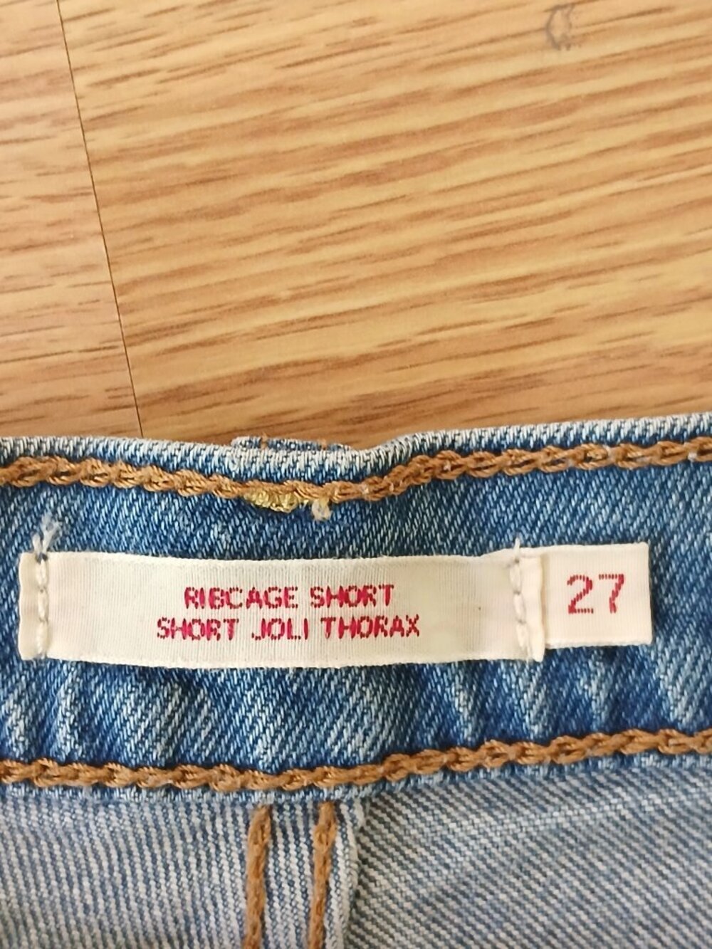 Levi's Ribcage Subtly Distressed Short In Urban Oasis 2" Inseam Size 27 - Picture 6 of 7